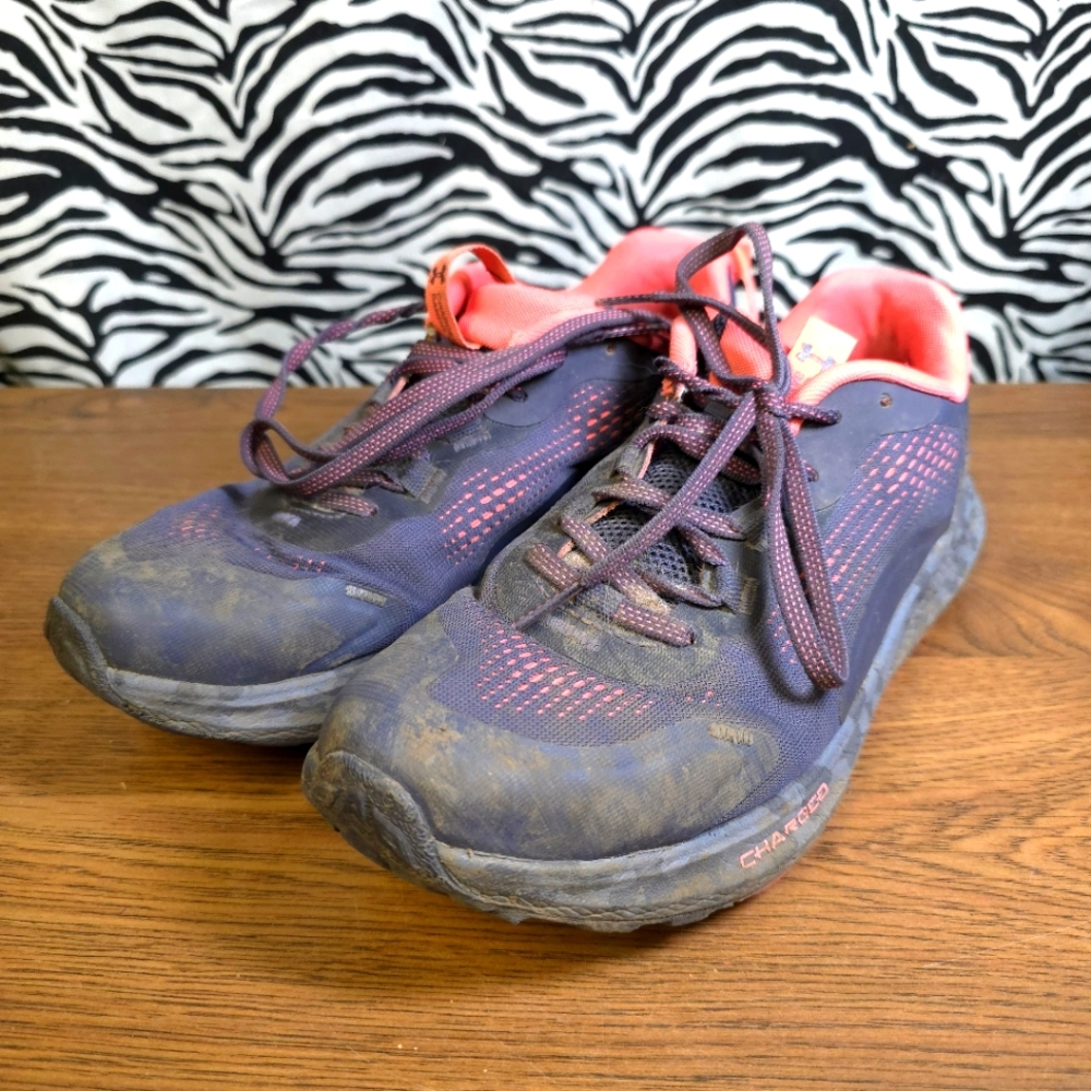 AUC 0520 Thrifted Womens Sz. 9 Purple Under Armour Shoes GWOSLOO1.37